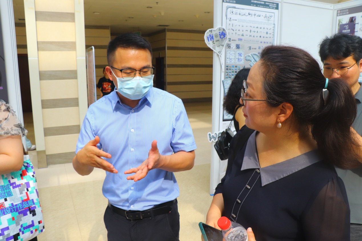 说明: E:\2019.10-2021.6期间人文学部电脑办公资料\2022-2023-2\12-新闻稿件\5.23\IMG_9559.JPG